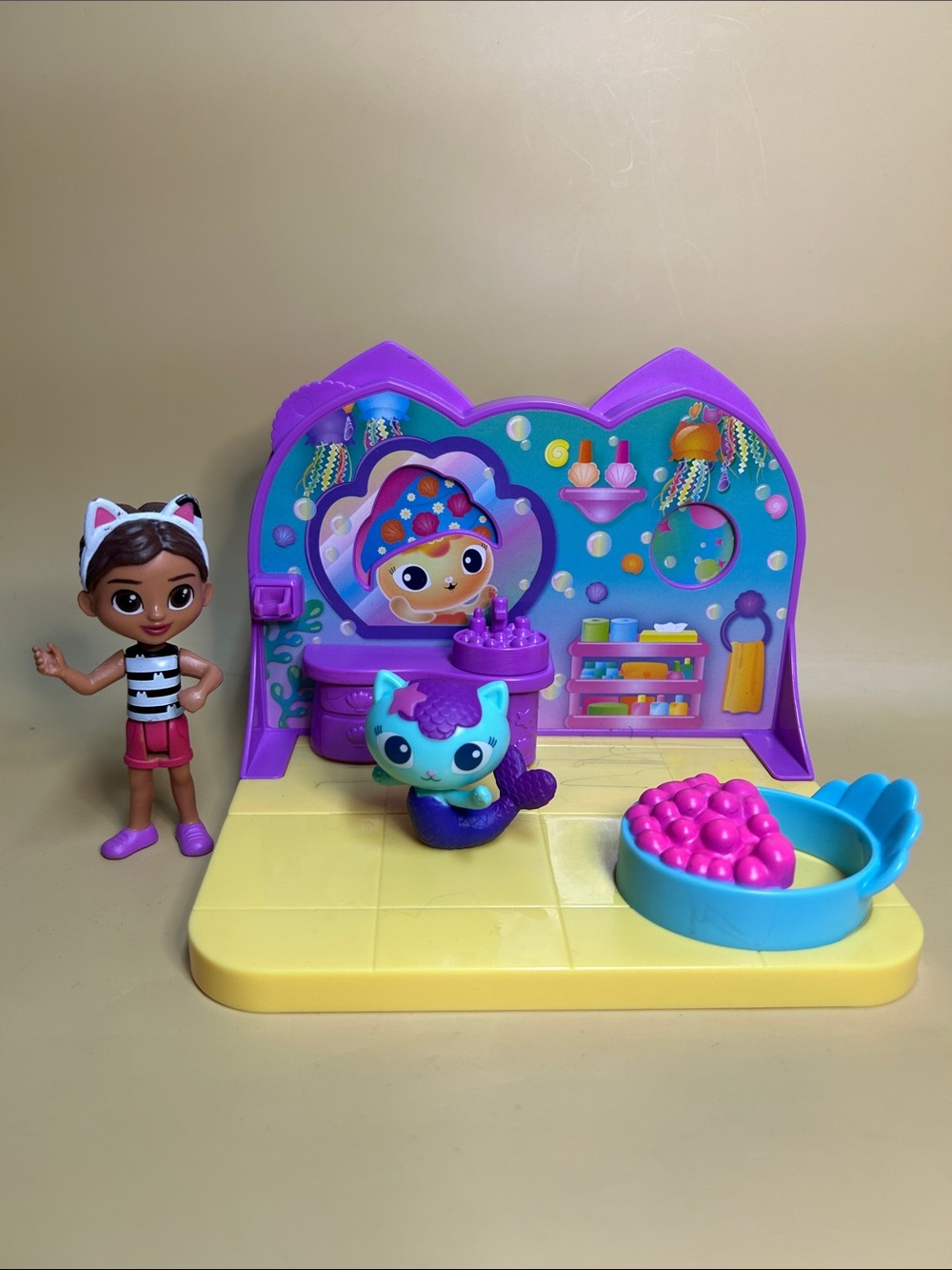 Gabby’s Dollhouse, MerCat’s Spa Room Playset with figurines